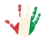 Imagen de mano con franjas roja, blanca y verde